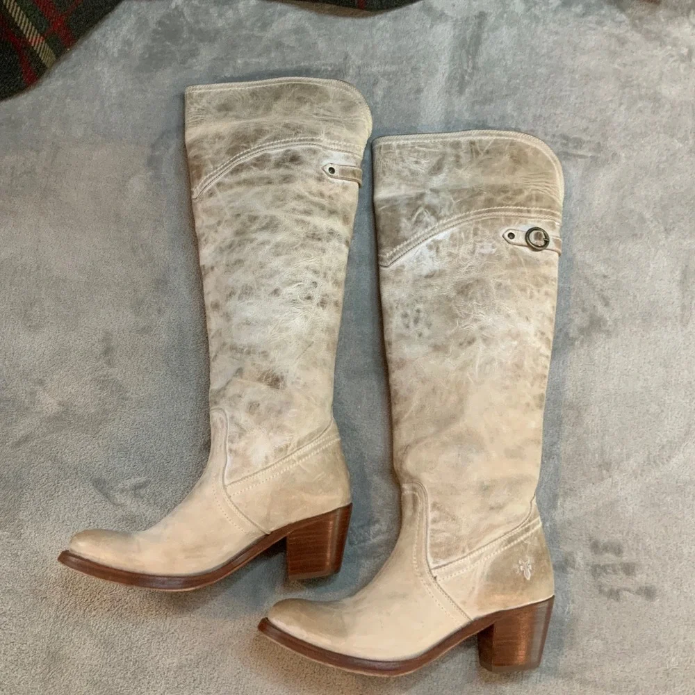 Frye Jane Tall Cuff Boot Distressed Cream Leather Equestrian Block Heel EUC 7B
